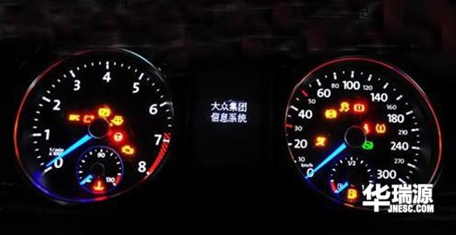 汽车仪表上这4个灯亮起来，司机要立刻刹车